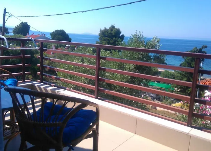 Maisonette Close To The نيكيتي