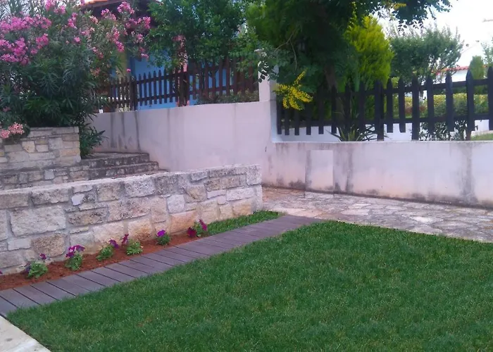 Maisonette Close To The * نيكيتي