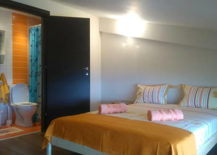 Maisonette Close To The בית נופש